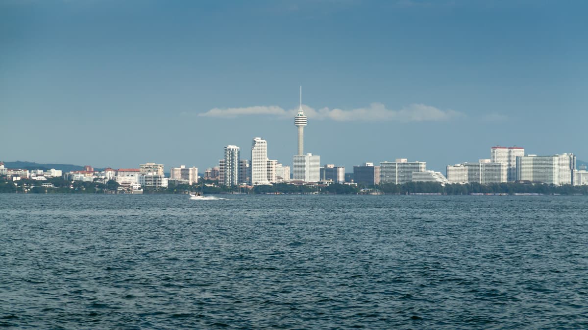 Pattaya beach and water activities - Complete beach guide